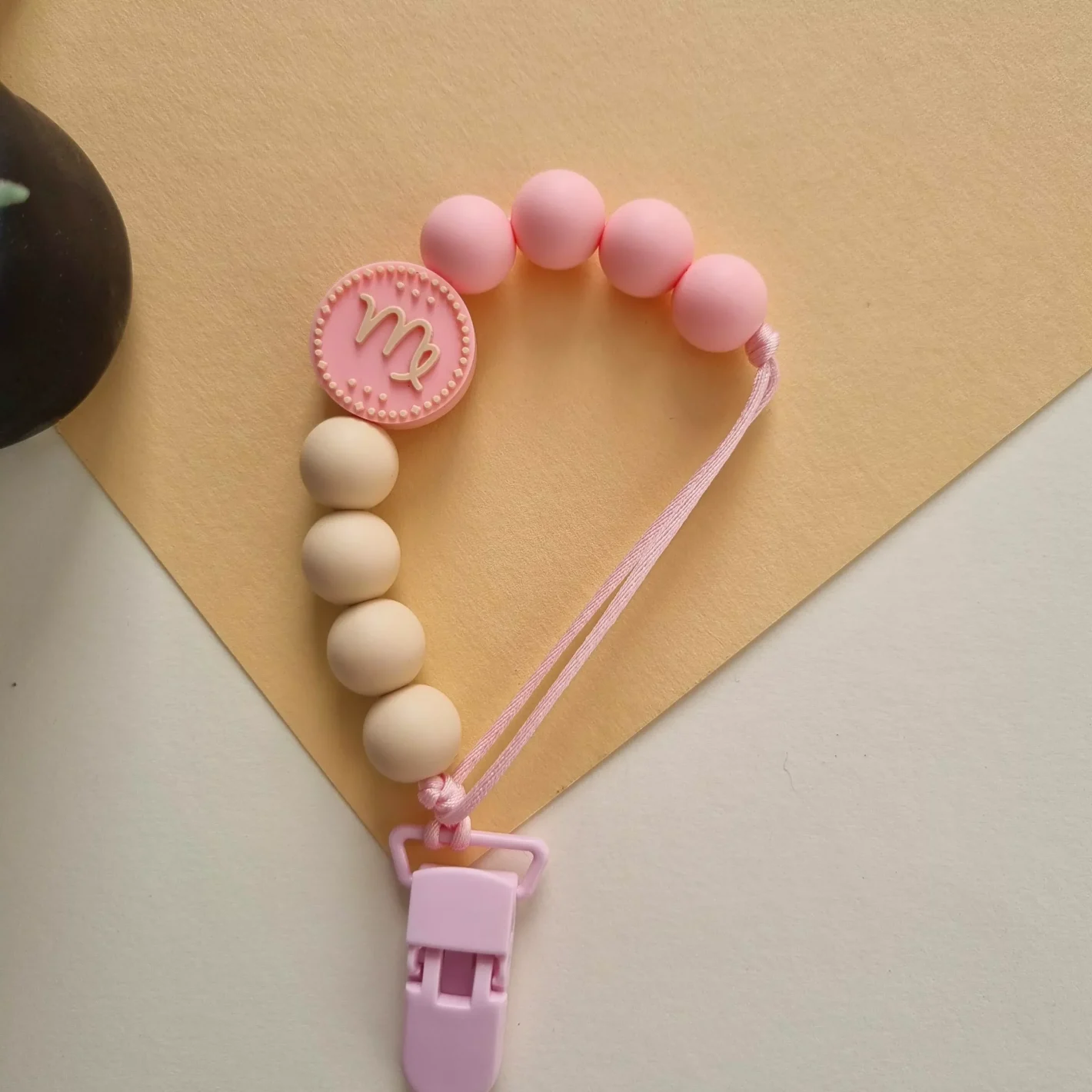 AnyConv.com__20241010_093929 Силіконовий тримач для пустушки Standart «Зодіак» (Rose quartz) : -