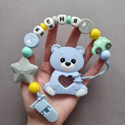 Іменний силіконовий гризунець «Ведмедик малюк» (Baby blue) : Дизайн тримача Baby blue Ведмедика малюка - Жовтий | Сірий | М'ятний | Baby blue